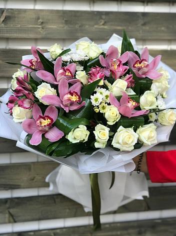 Букет цветов из: Розы и Хризантемы в Гизель