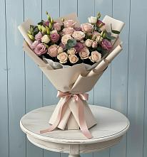 Букет цветов из:  Розы и Лизиантусы в Гизель