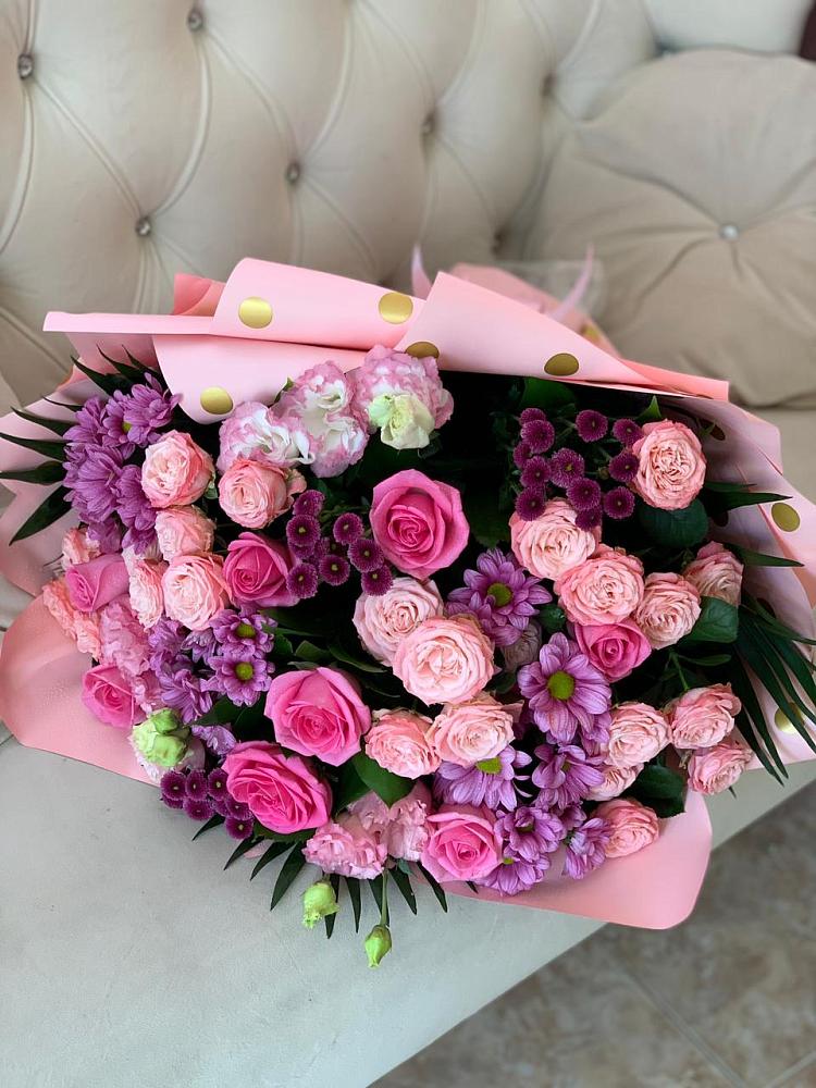 Букет цветов из: Хризантемы, Розы и Лизиантусы в Гизель