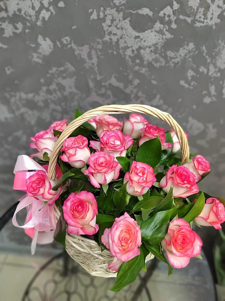 Цветочная композиция из Розы в корзине в Гизель
