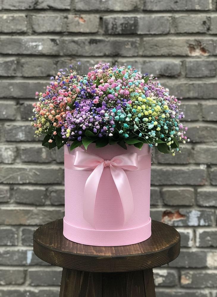 Цветочная композиция из Гипсофила и Розы в шляпной коробке в Гизель