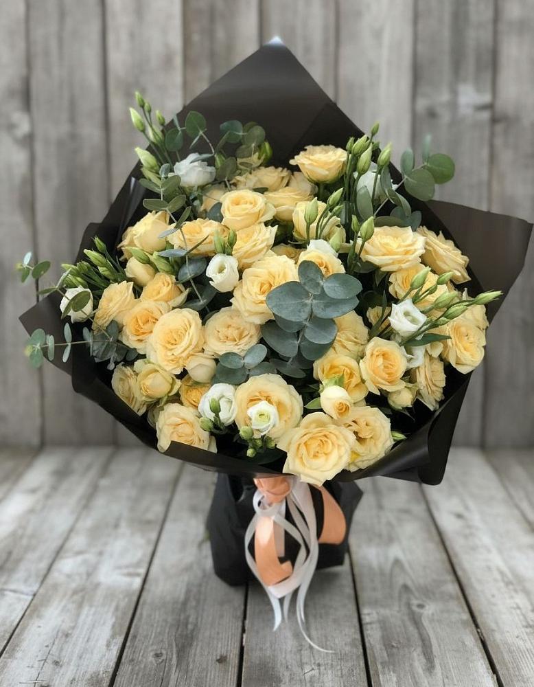 Букет цветов из: Розы и Лизиантусы в Гизель