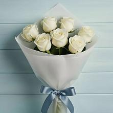 Букет 7 Белых роз Эдлесс Лав в Гизель
