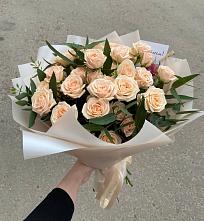 Букет Кремовые розы Латте в Гизель