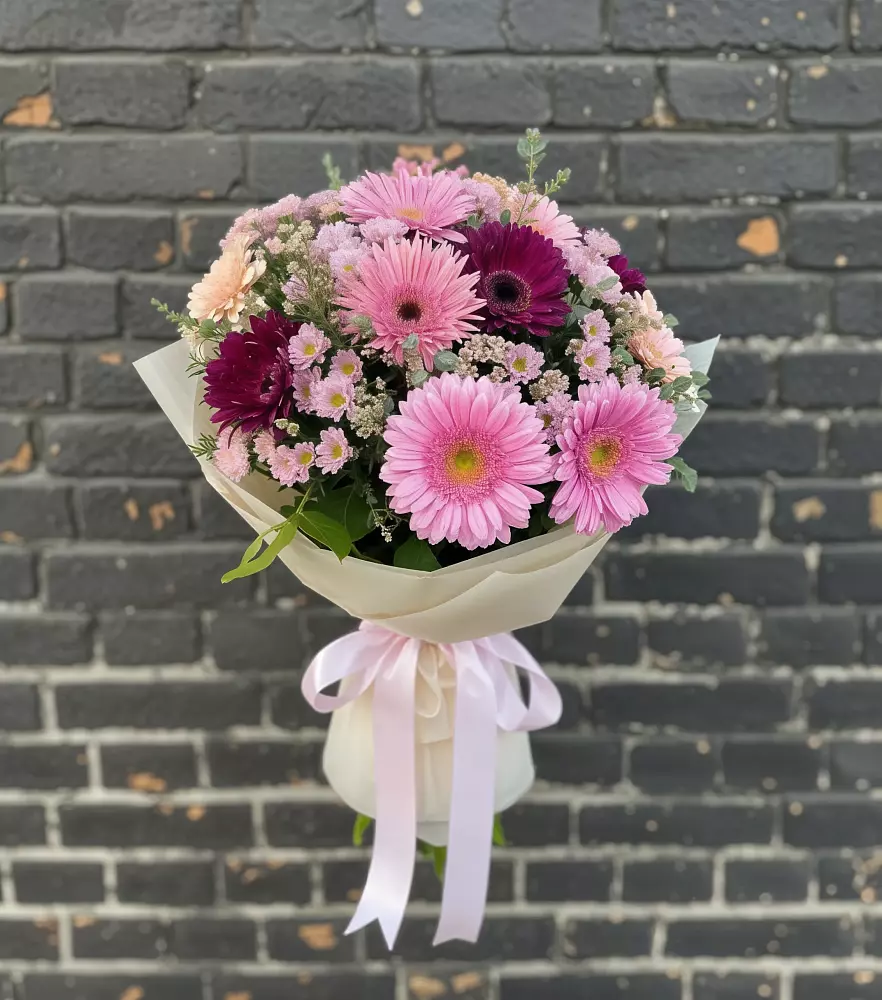 Букет цветов из: Герберы и Хризантемы в Гизель