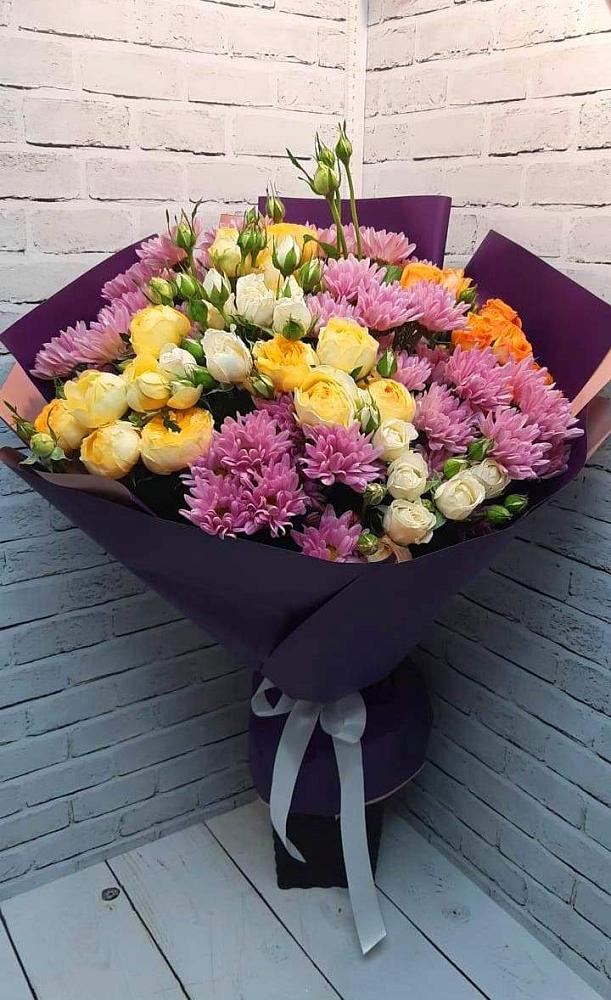Букет цветов из: Хризантемы и Розы в Гизель