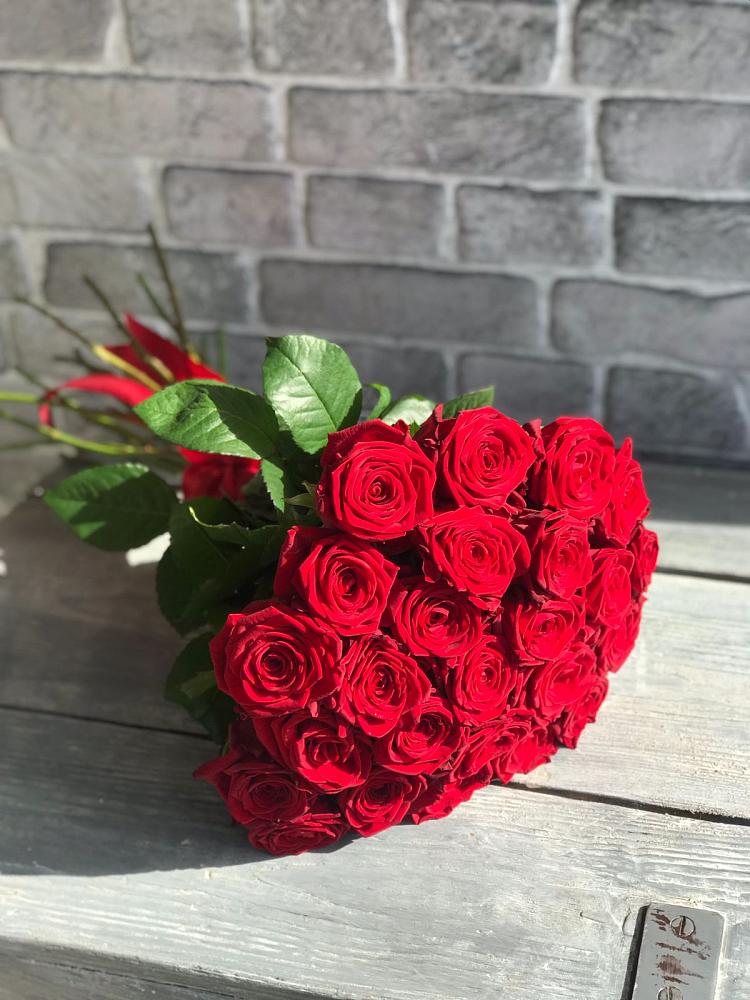 Букет Красные розы Фридом в Гизель