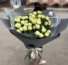 Букет Белые кустовые розы Солинеро в Гизель