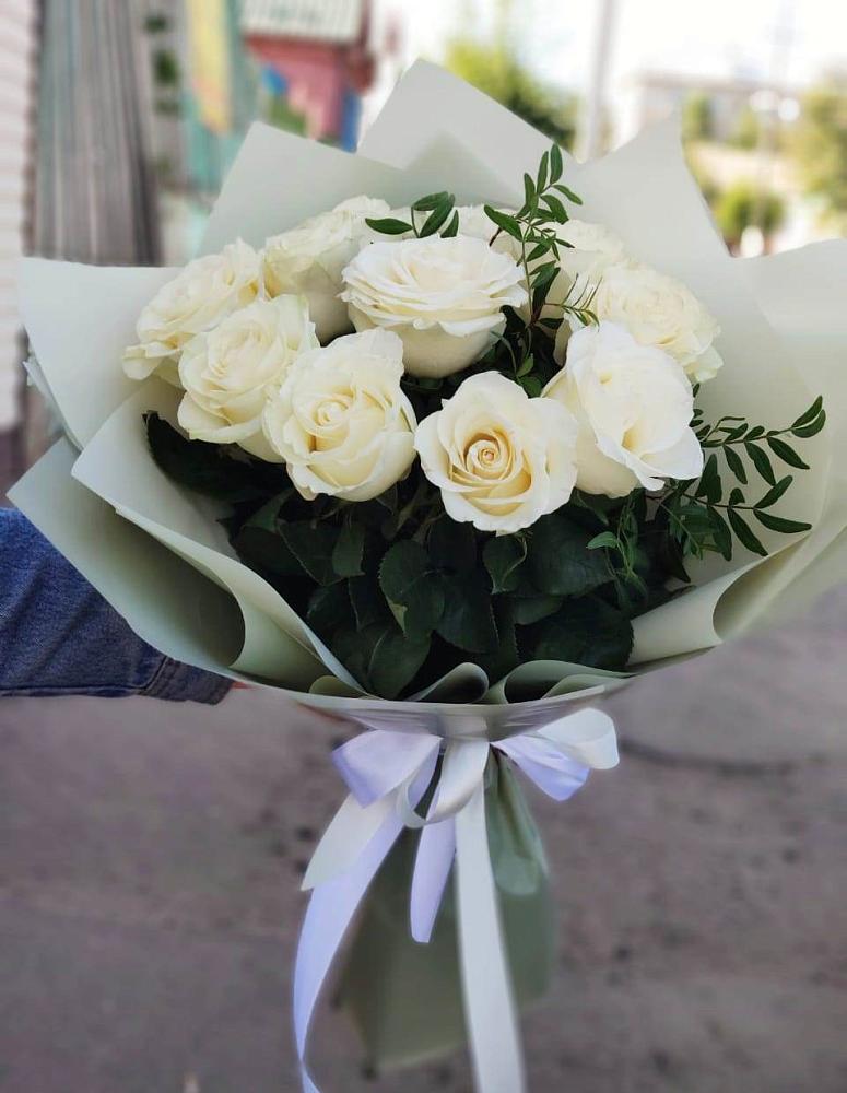 Букет Белые розы Проуд в Гизель