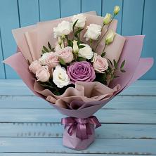 Букет цветов из:  Розы и Лизиантусы в Гизель
