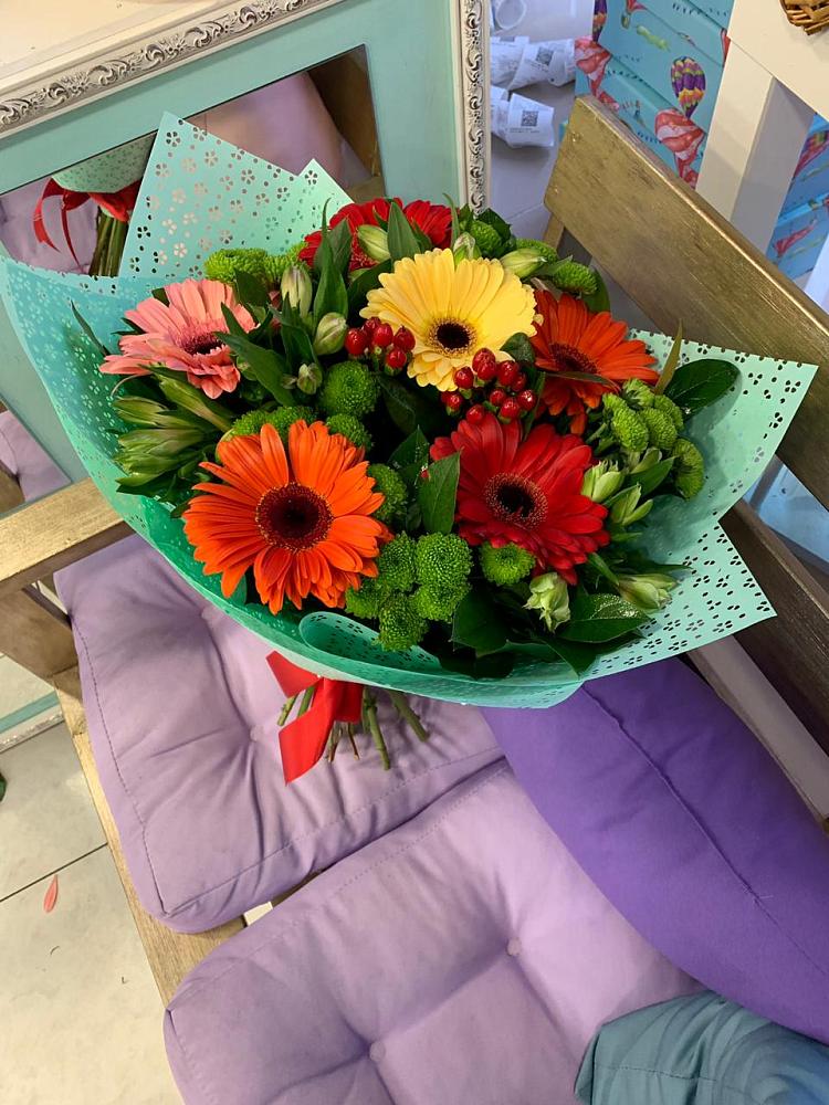 Букет цветов из: Герберы, Хризантемы и Альстромерии в Гизель