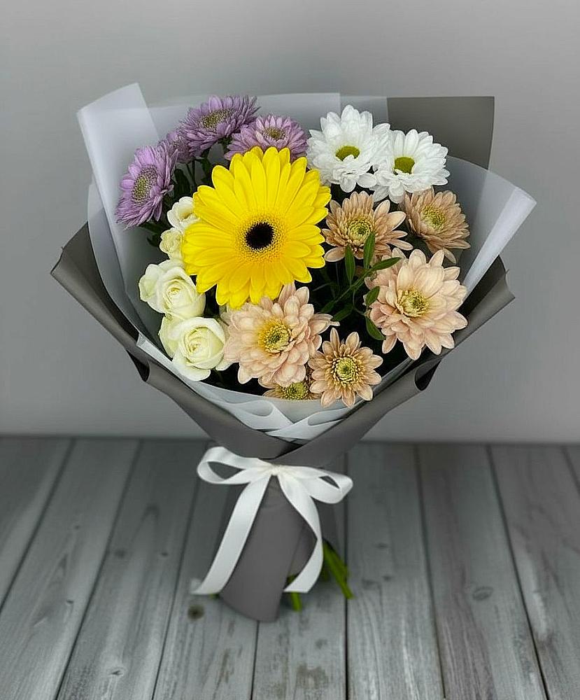 Букет цветов из: Розы, Герберы и Хризантемы в Гизель