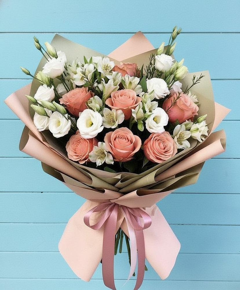 Букет цветов из: Розы, Альстромерии и Лизиантусы в Гизель