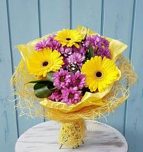 Букет цветов из:  Хризантемы и Герберы в Гизель