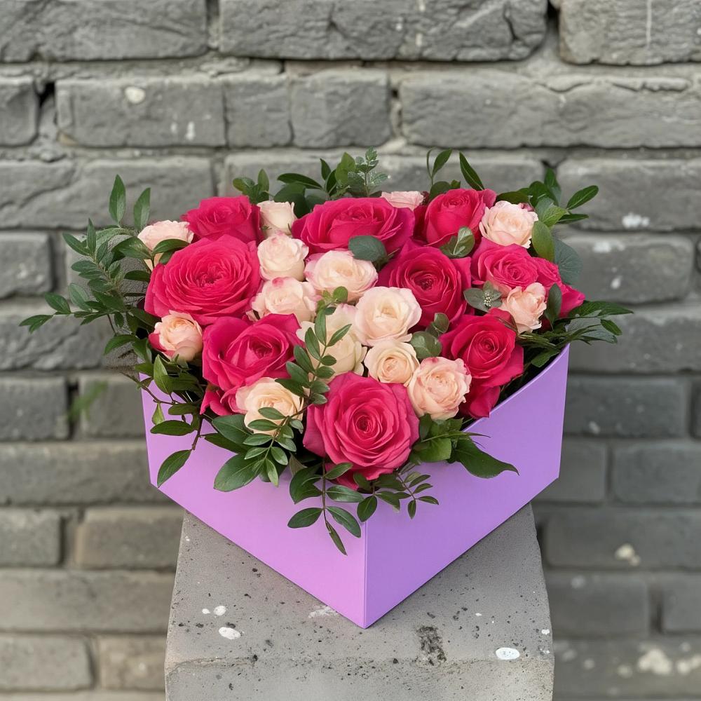 Цветочная композиция из Розы в коробке в Гизель