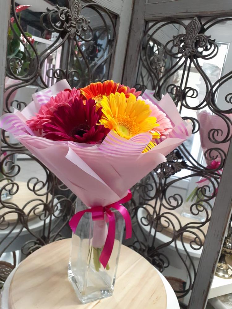 Букет цветов из: Герберы в Гизель