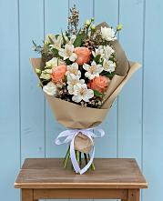 Букет цветов из:  Альстромерии, Лизиантусы, Розы и Хризантемы в Гизель