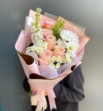 Букет цветов из:  Хризантемы и Розы в Гизель