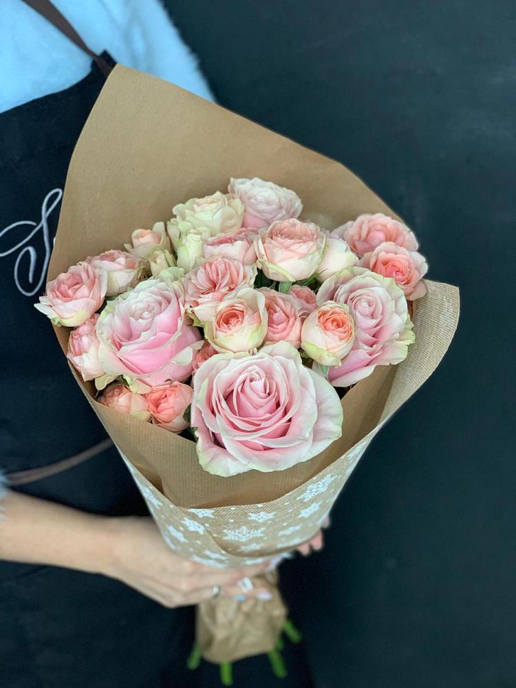 Букет цветов из: Хризантемы и Розы в Гизель