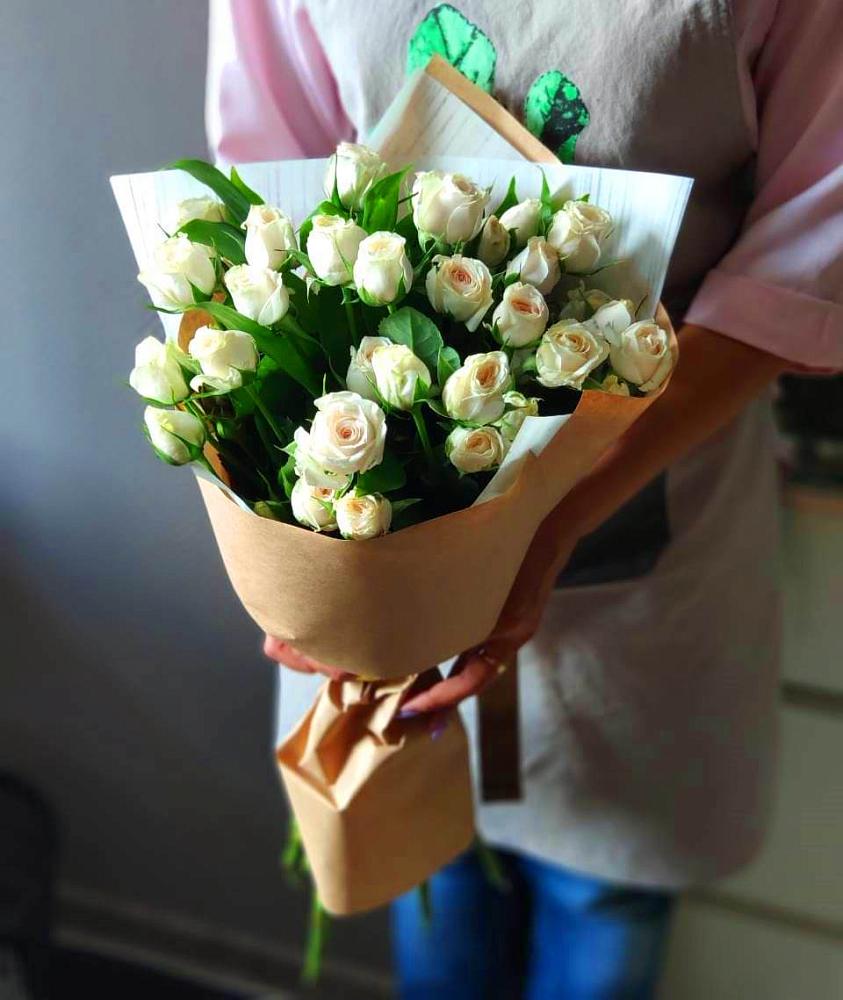 Букет цветов из: Розы в Гизель