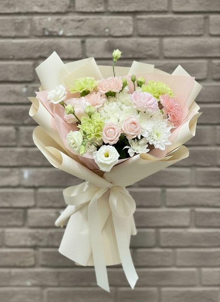 Букет цветов из: Гвоздики, Розы, Лизиантусы и Хризантемы в Гизель