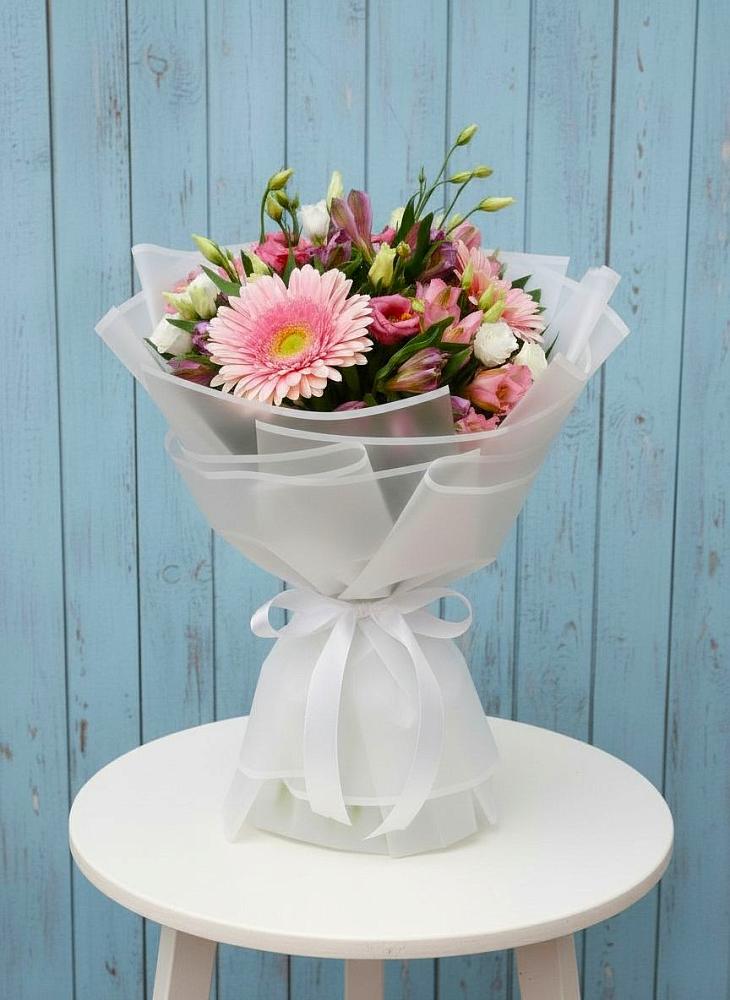 Букет цветов из: Герберы, Альстромерии и Лизиантусы в Гизель