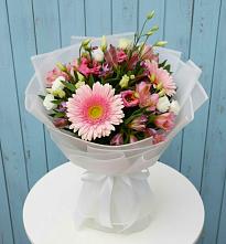 Букет цветов из:  Герберы, Альстромерии и Лизиантусы #REPLACE_PRED# Гизель