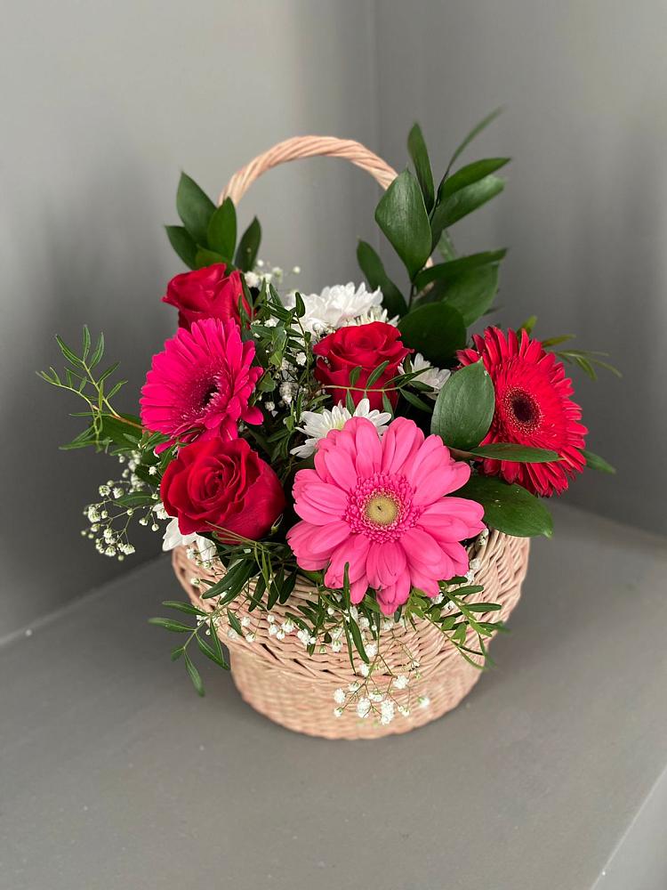 Цветочная композиция из Розы, Хризантемы и Герберы в корзине в Гизель