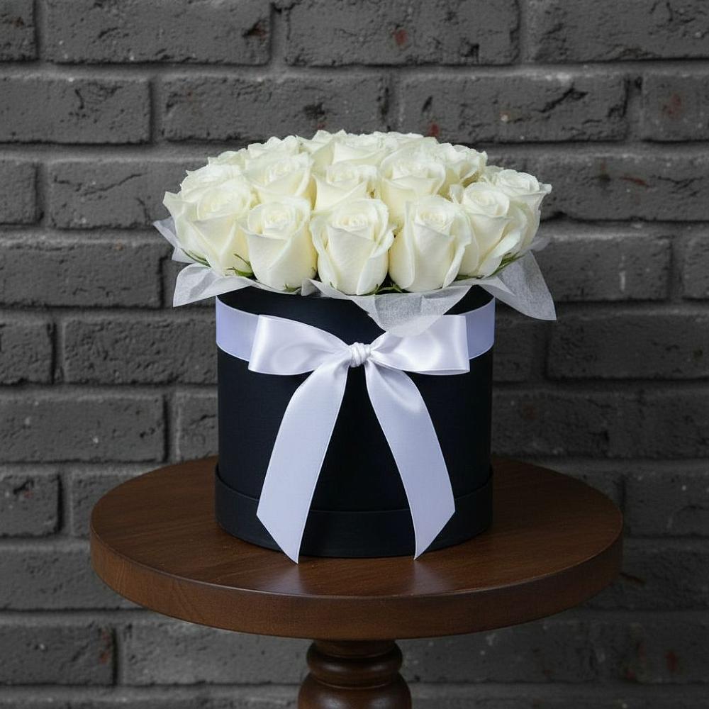 Цветочная композиция из Розы в шляпной коробке в Гизель