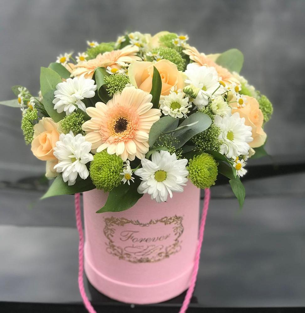 Цветочная композиция из Розы, Герберы и Хризантемы в шляпной коробке в Гизель