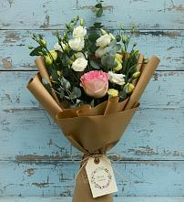 Букет цветов из:  Розы и Лизиантусы в Гизель