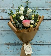 Букет цветов из:  Розы и Лизиантусы в Гизель