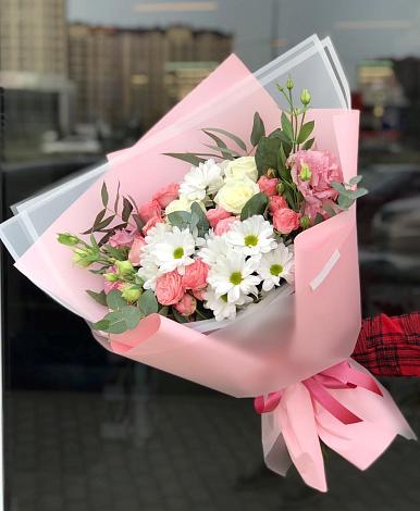 Букет цветов из: Розы, Лизиантусы и Хризантемы в Гизель