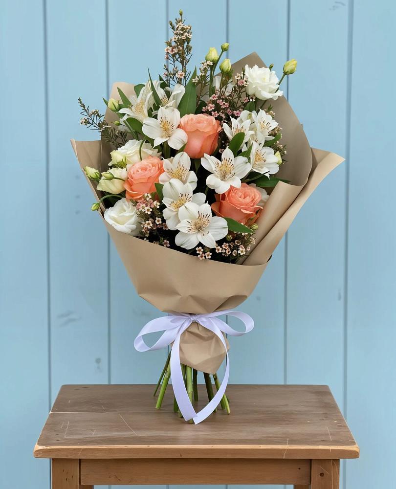 Букет цветов из: Альстромерии, Лизиантусы, Розы и Хризантемы в Гизель