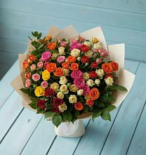 Букет Микс из разноцветных кустовых роз в Гизель